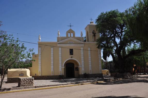 Igreja na praça de San Marcos Sierra, na Argentina